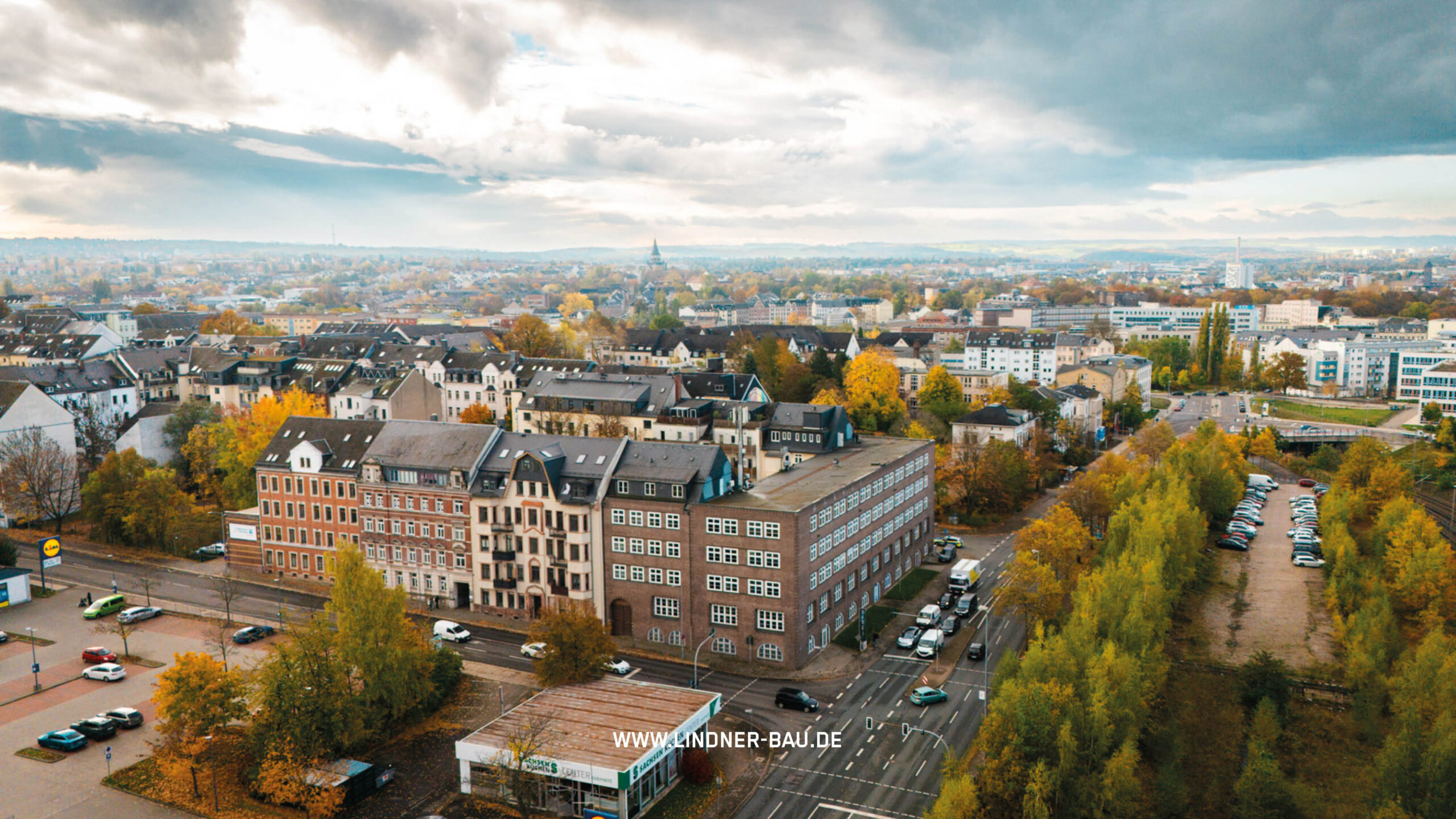 Blick von oben auf das Bürogebäude auf der Glockenstraße in Chemnitz