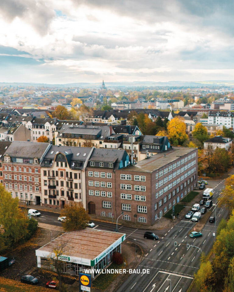 Blick von oben auf das Bürogebäude auf der Glockenstraße in Chemnitz
