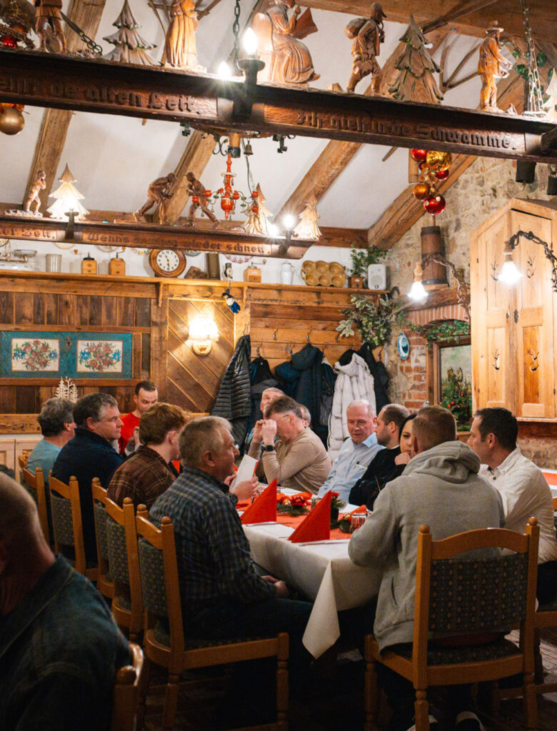 Mitarbeiter beim Abendessen
