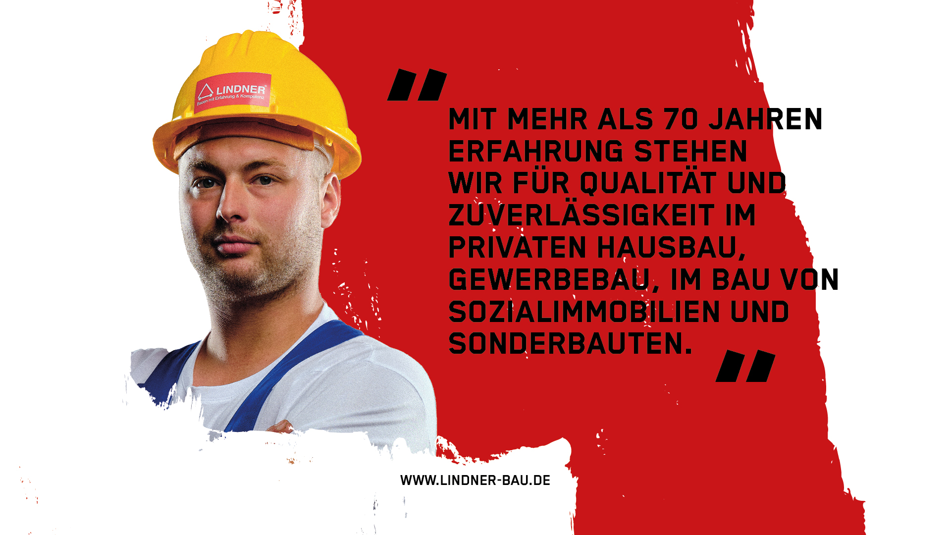 Bauarbeiter mit gelbem Helm und verschränkten Armen vor rotem Hintergrund mit Werbetext der Lindner Bau GmbH über 70 Jahre Erfahrung im Haus- und Gewerbebau.