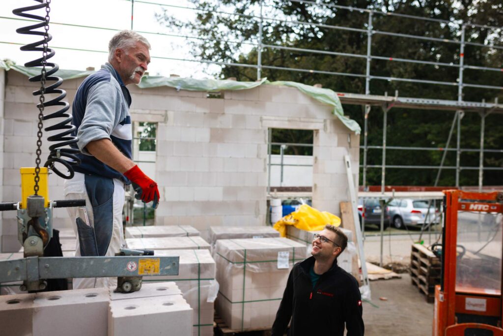 Hochbau-Arbeiten am DRK Krankenhaus: Lindner Bau erstellt das Mauerwerk für den neuen Anbau.