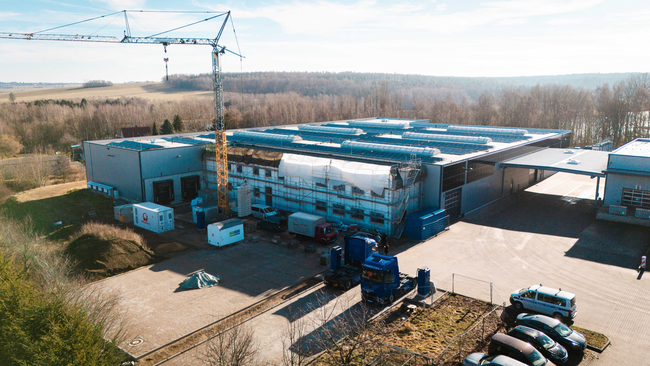 Luftaufnahme der Prüstel Spedition beim Hallenbau mit der Firma Lindner Bau