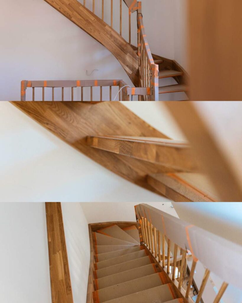 Montage einer Massivholztreppe mit Geländer im Neubau, teilweise noch mit Schutzfolie für die Bauphase versehen.