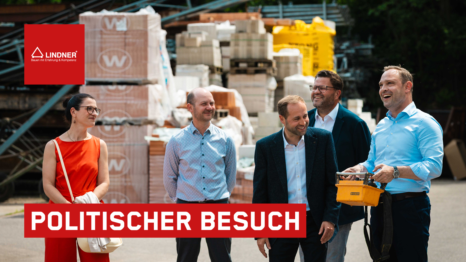 Politischer Besuch bei LINDNER Bau: Landtagspräsident Alexander Dierks, MdL Ina Klemm und die Bürgermeister Lars Kluge und Thomas Hetzel im Gespräch auf dem Bauhof.