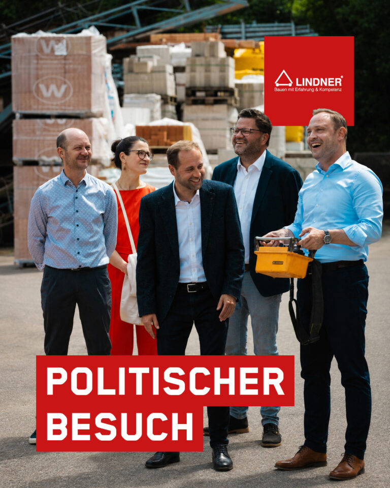 Politischer Besuch bei LINDNER Bau: Landtagspräsident Alexander Dierks, MdL Ina Klemm und die Bürgermeister Lars Kluge und Thomas Hetzel im Gespräch auf dem Bauhof.