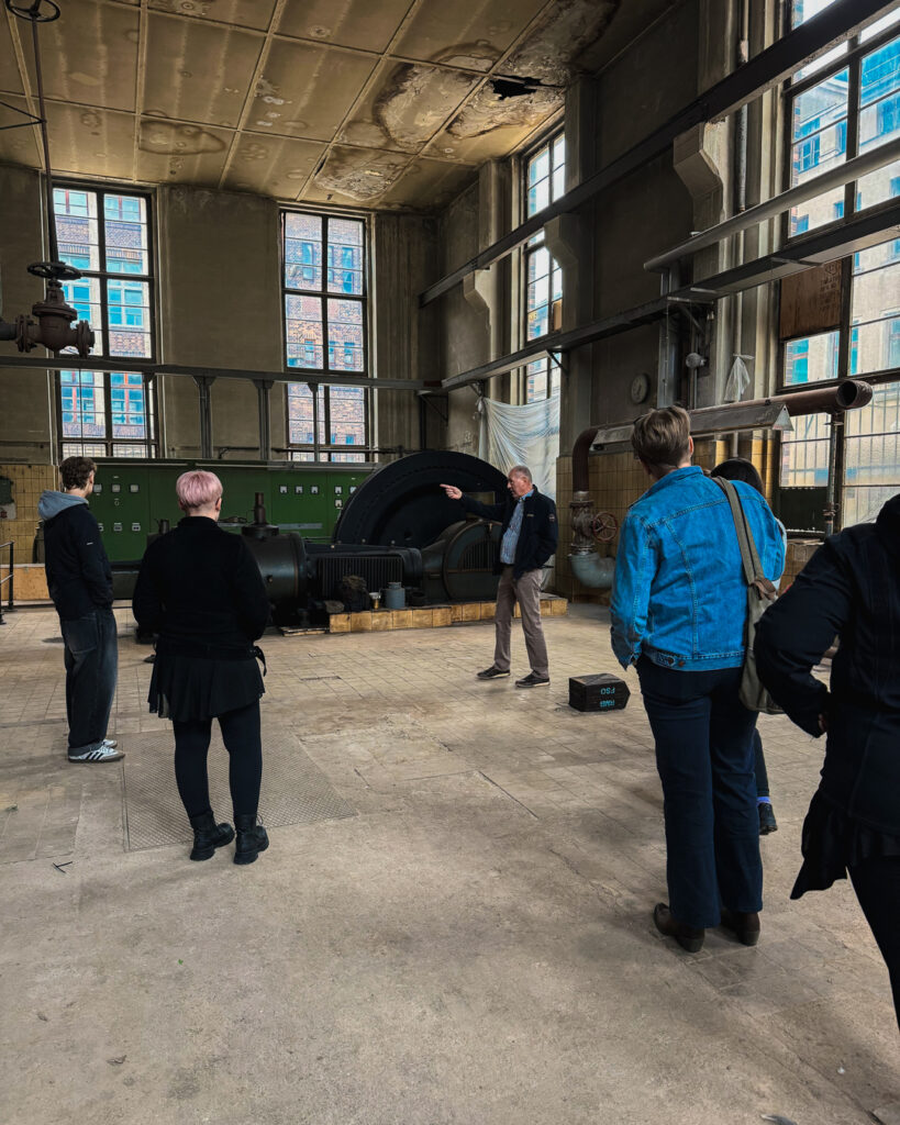 Besichtigung der historischen Maschinenanlage bei der Veranstaltung Industriekultur und Austausch im ROGO-Werk