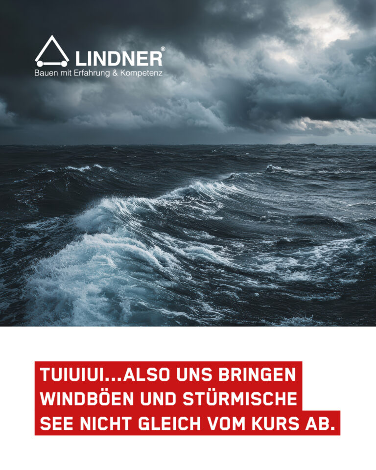 Stürmische, aufgepeitschte See unter dunklem Wolkenhimmel mit dem Logo der Lindner Bauunternehmung und dem Text „Tuiuiui... also uns bringen Windböen und stürmische See nicht gleich vom Kurs ab.“